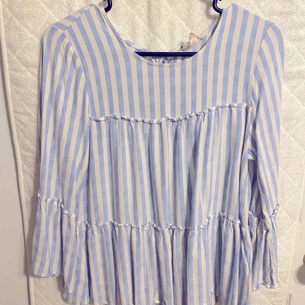 Flowy Babydoll Top w/ bell sleeves sz Medium